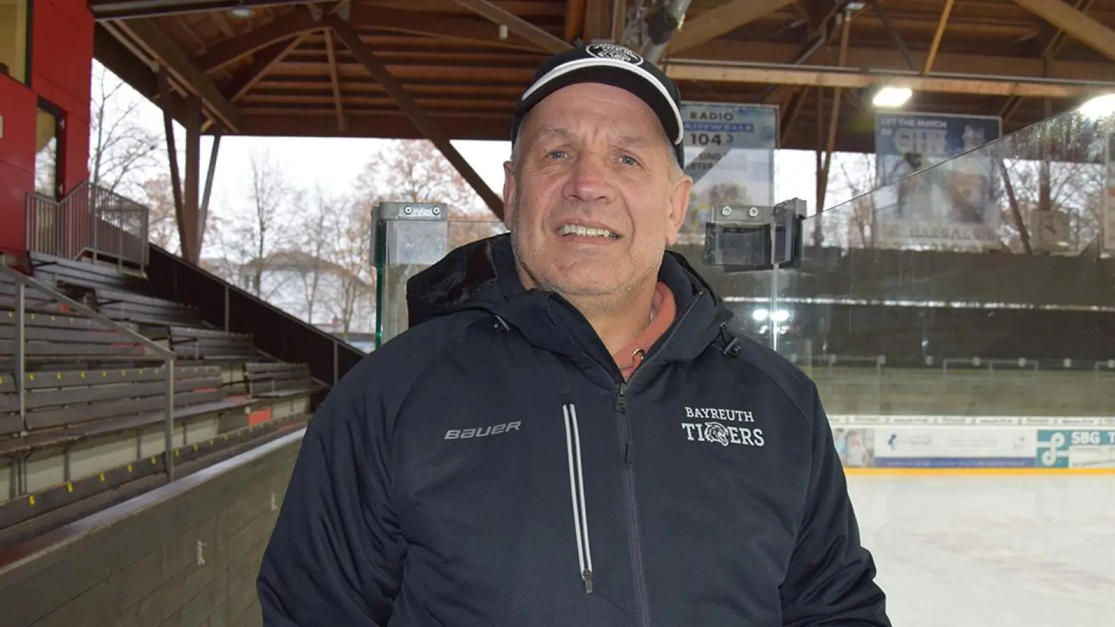 Fehlt vorerst wegen Kniebeschwerden: Tigers-Coach Rich Chernomaz- (Archivbild: Jürgen Lenkeit)