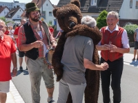 Der traditionelle Bärenumzug war am Sonntag der Höhepunkt der Bindlacher Bärenkerwa. (Foto: sd)