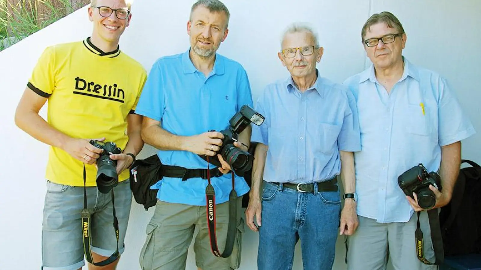 Ausschließlich „Peter“ am Spielfeldrand: Klaus-Peter Volke (zweiter von rechts) mit seinen Sportfotografenkollegen Peter Glaser, Peter Kolb und Peter Mularczyk (von links). (Foto: Foto: red)