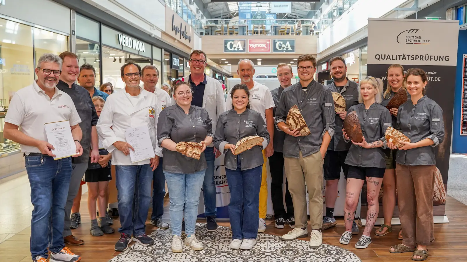 Am Samstag wurde das Rotmain-Center zum Treffpunkt für Brotliebhaber und Fachleute: Die Bäckerinnung Bayreuth Stadt &amp; Land führte dort ihre jährliche öffentliche Brotprüfung durch. (Foto: sd)