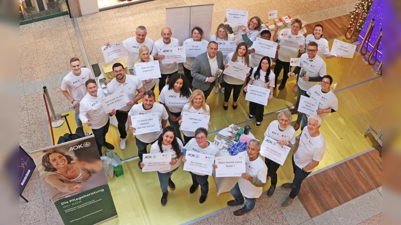 Markus Ruckdeschel (BRK-Kreisgeschäftsführer Bayreuth), Melanie Heinlein-Lodes (AOK-Direktorin Bayreuth-Kulmbach) und Elke Lindner (Heimleitung BRK-Altstadtpark und BRK-Demenzexpertin). (Foto: Florian Förster / BRK-Bayreuth&nbsp;)