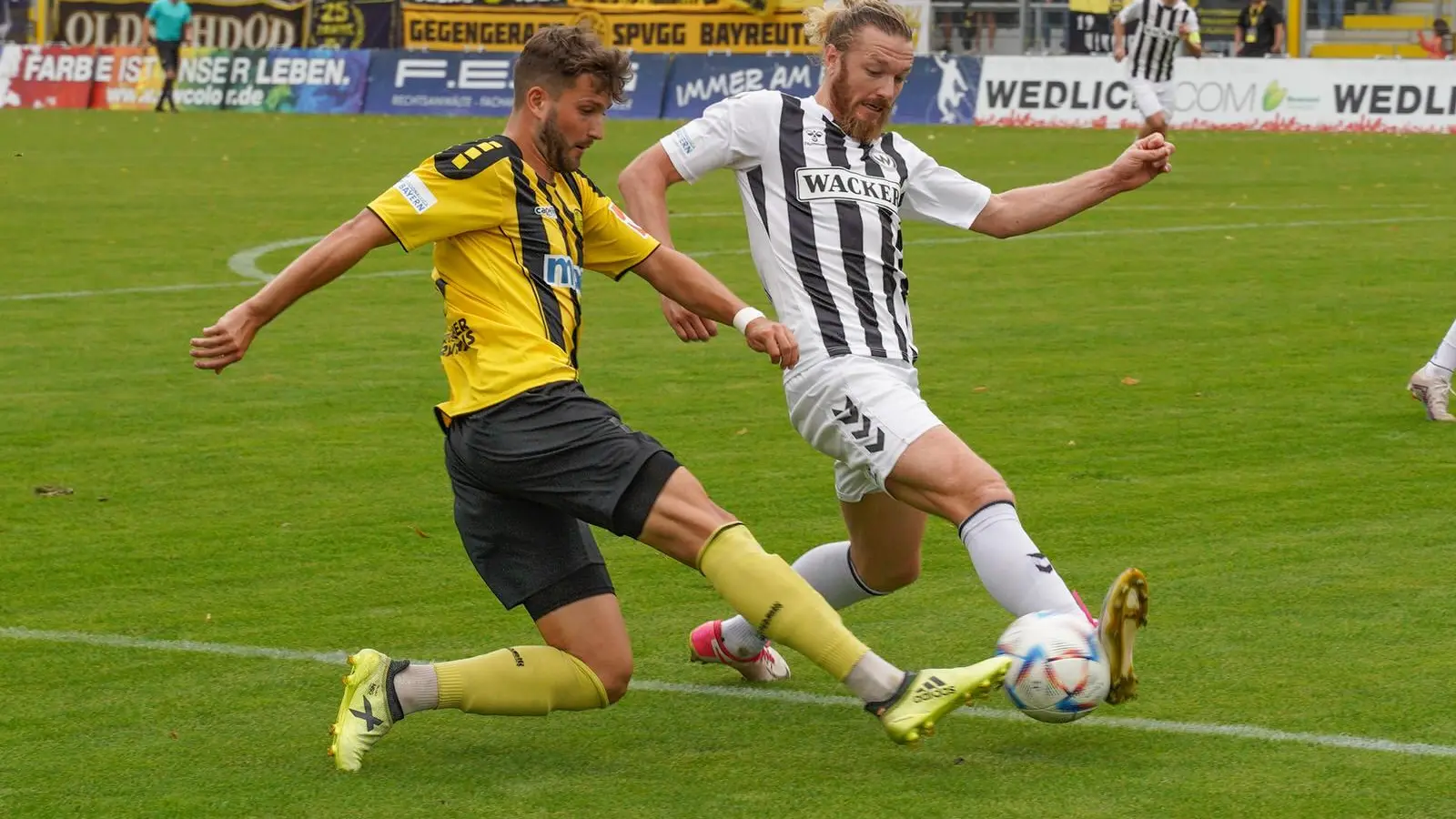 SpVgg Bayreuth gegen SV Wacker Burghausen (Foto: Dörfler)