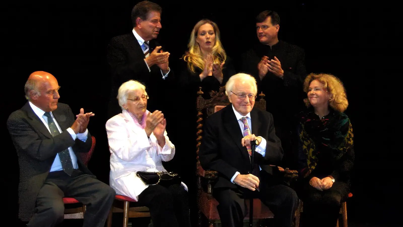 Verabschiedung Wolfgang Wagner im Festspielhaus 2008. Hinten v.l.: CSU-Landtagsabgeordneter und Staatsminister Dr. Thomas Goppel, Katharina Wagner, Dirigent Christian Thielemann. Vorne v.l.: Bankier und Mäzen Karl Gerhard Schmidt, Verena Lafferentz-Wagner, Wolfgang Wagner und Eva Wagner-Pasquier. <br> (Foto: Thomas Erbe )