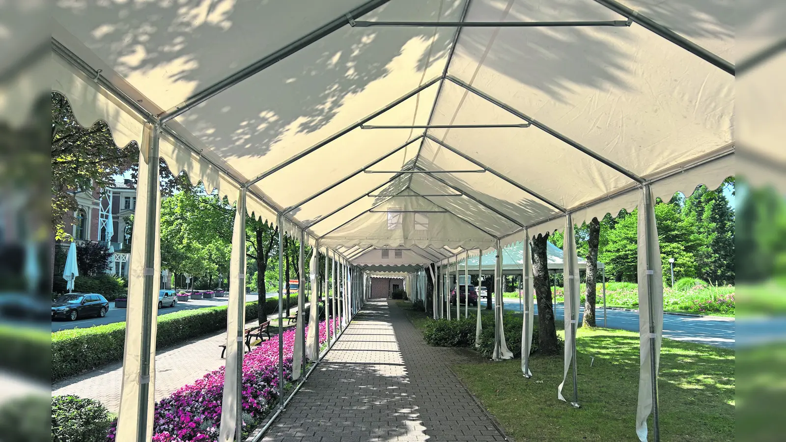 Catering: Noch ist nicht angerichtet, aber das Dach steht schon mal.  (Foto: gmu)