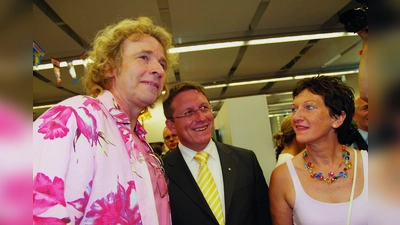 2006 in Kulmbach, v.l.: Thomas Gottschalk, Henry Schramm, damals Landtagsabgeordneter, heutiger Bezirkstagspräsident und die damalige Kulmbacher Oberbürgermeisterin Inge Aures.  (Foto: W. Munzert)