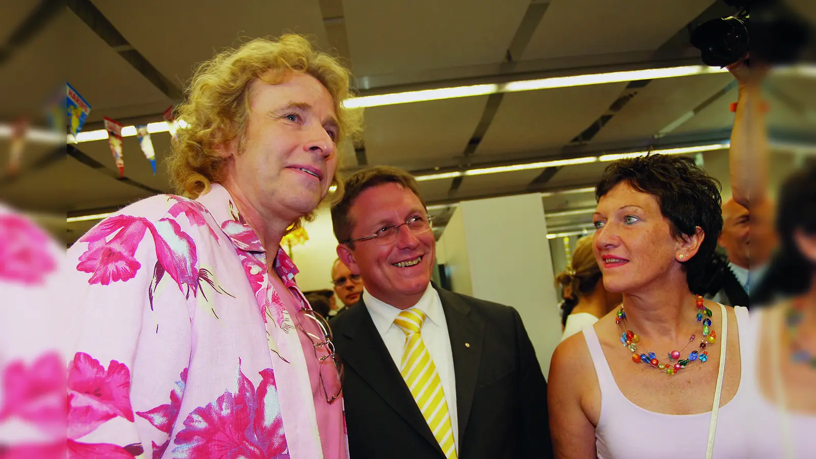 2006 in Kulmbach, v.l.: Thomas Gottschalk, Henry Schramm, damals Landtagsabgeordneter, heutiger Bezirkstagspräsident und die damalige Kulmbacher Oberbürgermeisterin Inge Aures.  (Foto: W. Munzert)