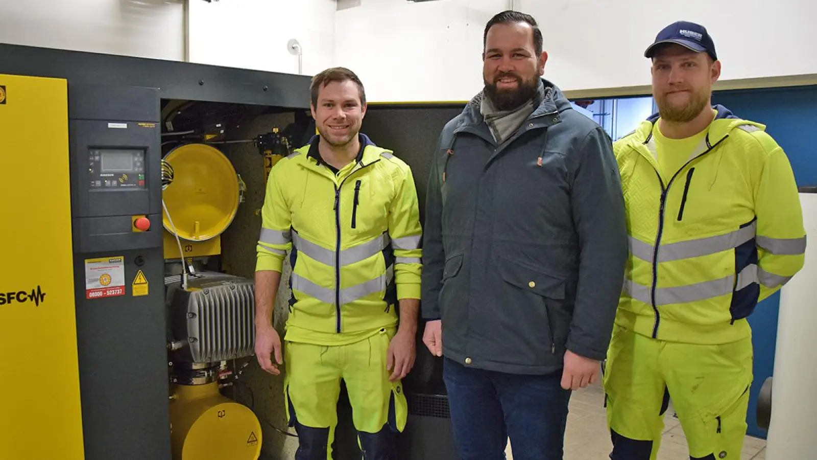 Von links: Abwassermeister Tobias Bauer, Bürgermeister Christian Brunner und Fackkraft für Abwassertechnik in Ausbildung Daniel Netsch. (Foto: jle)