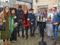 Ausgelassene Kostüme und gute Stimmung am Faschingsdienstag in der Bayreuther Innenstadt.  (Foto: sd)