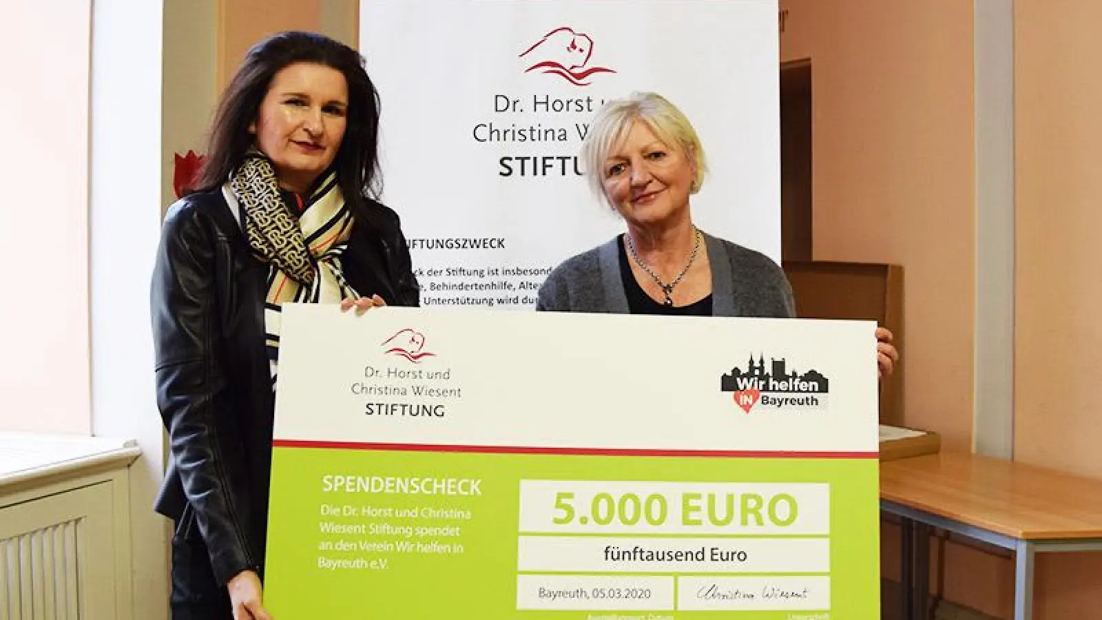 Spendenübergabe an den Verein „Wir helfen in Bayreuth e.V.” (Foto: Jessica Mohr)