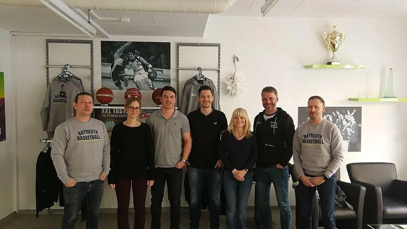 Von links: Andreas Heerdegen, Daniela Brendel, Johannes Feuerpfeil, Christian Frank, Michaela Kurzer, Tomas Kanovsky und Björn Albrecht. Foto: Mirko Strässer (Foto: inBayreuth.de)