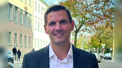 Smoking, rote Weste und Komiteemütze fehlen noch: Stefan Meier ist neuer Elferrat bei den Mohrenwäschern.  (Foto: gmu)