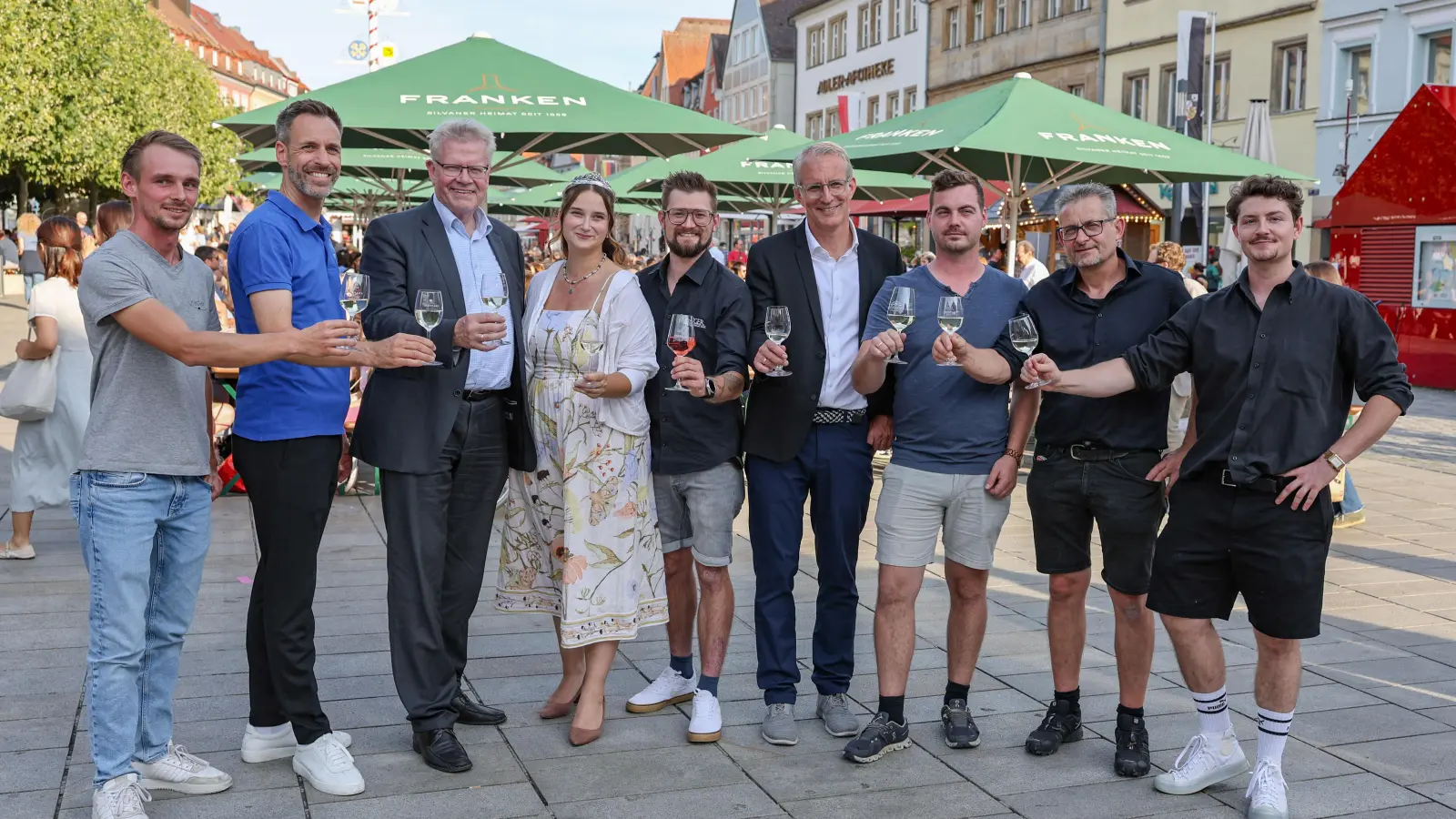 Bestes Wetter und gute Laune beim Auftakt des 12. Bayreuther Weinfestes.  (Foto: sd)