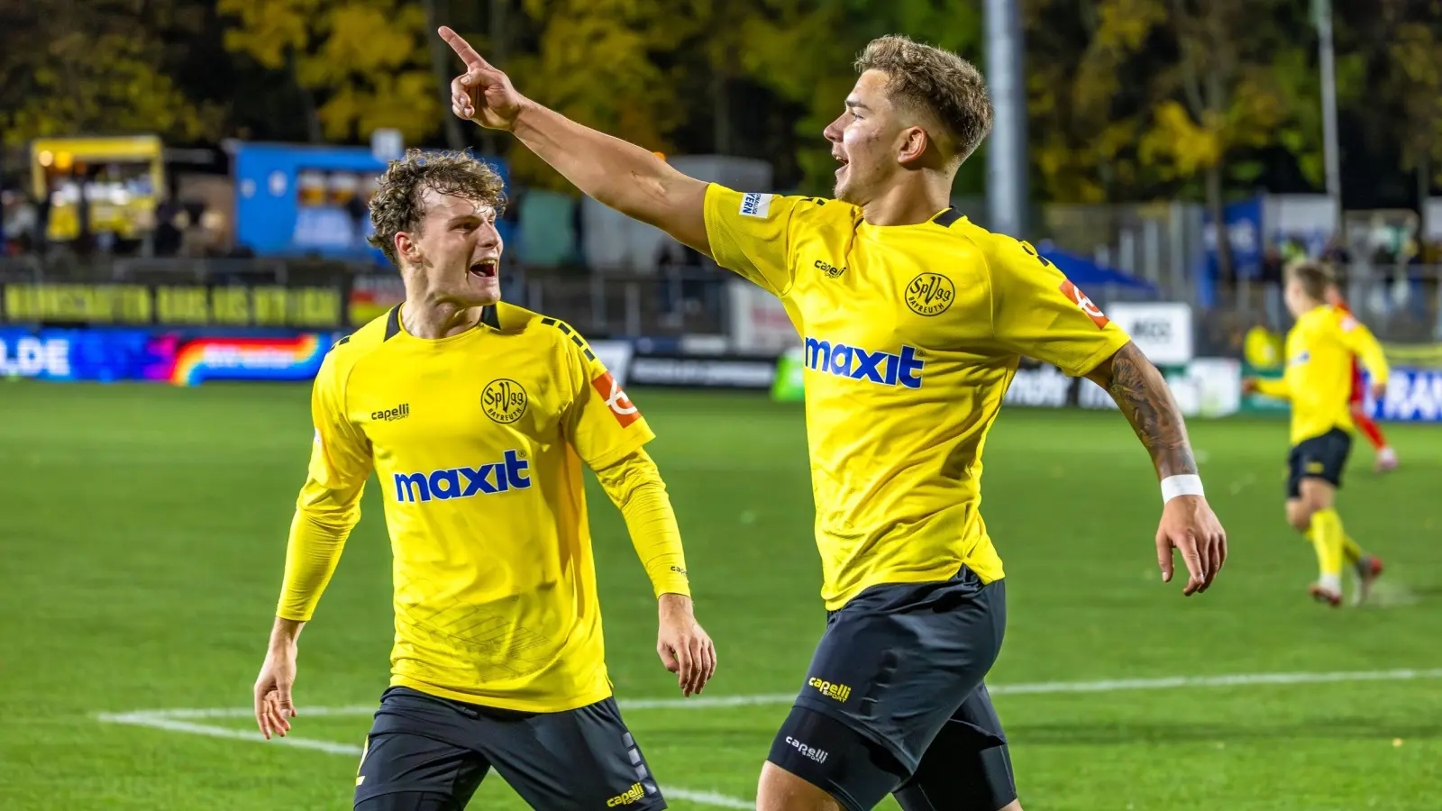 Auch bei der zweiten Mannschaft des 1. FC Nürnberg will die Altstadt, wie hier Jakub Mintal als Torschütze gegen den FC Augsburg II, wieder Grund zum Jubeln haben. (Foto: Dirk Ellmer)