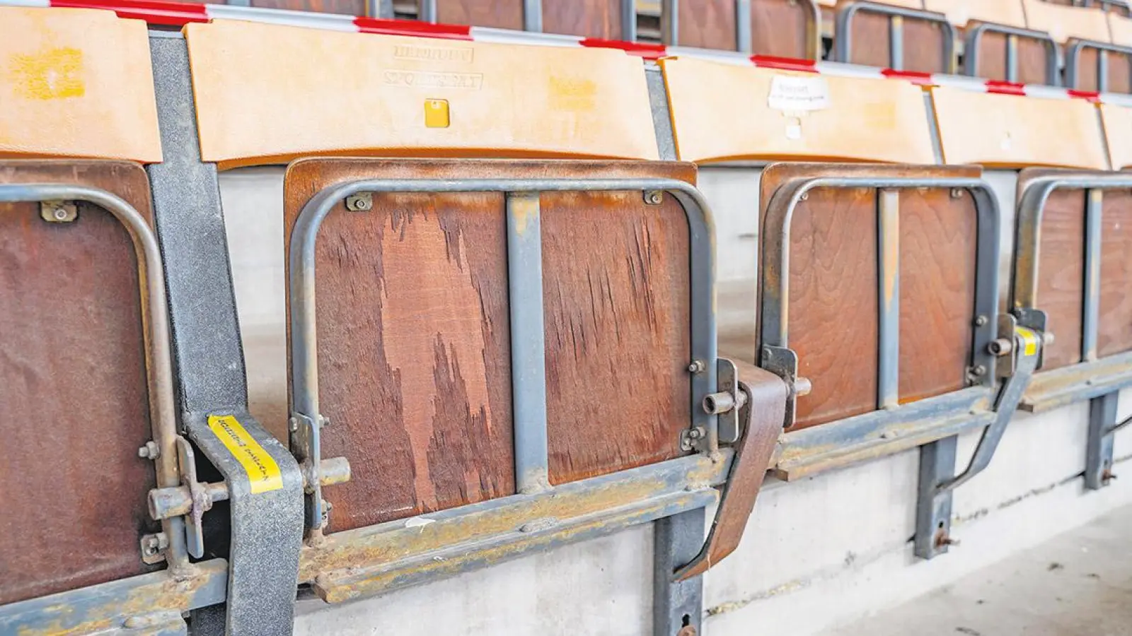 Hans-Walter-Wild-Stadion in Bayreuth tauscht Sitze aus: Wer bald davon profitieren kann (Foto: inBayreuth.de)