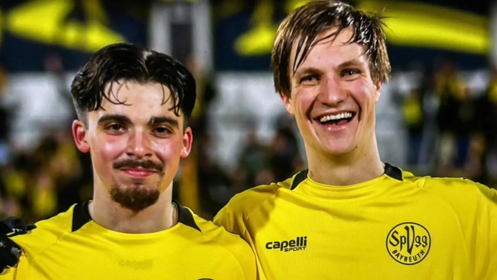 Denis Koc und Levi Kraus (von links) gehören in der neuen Saison 2025/26 zum Profikader der SpVgg Bayreuth. (Foto: SpVgg Bayreuth/Michael Ott)