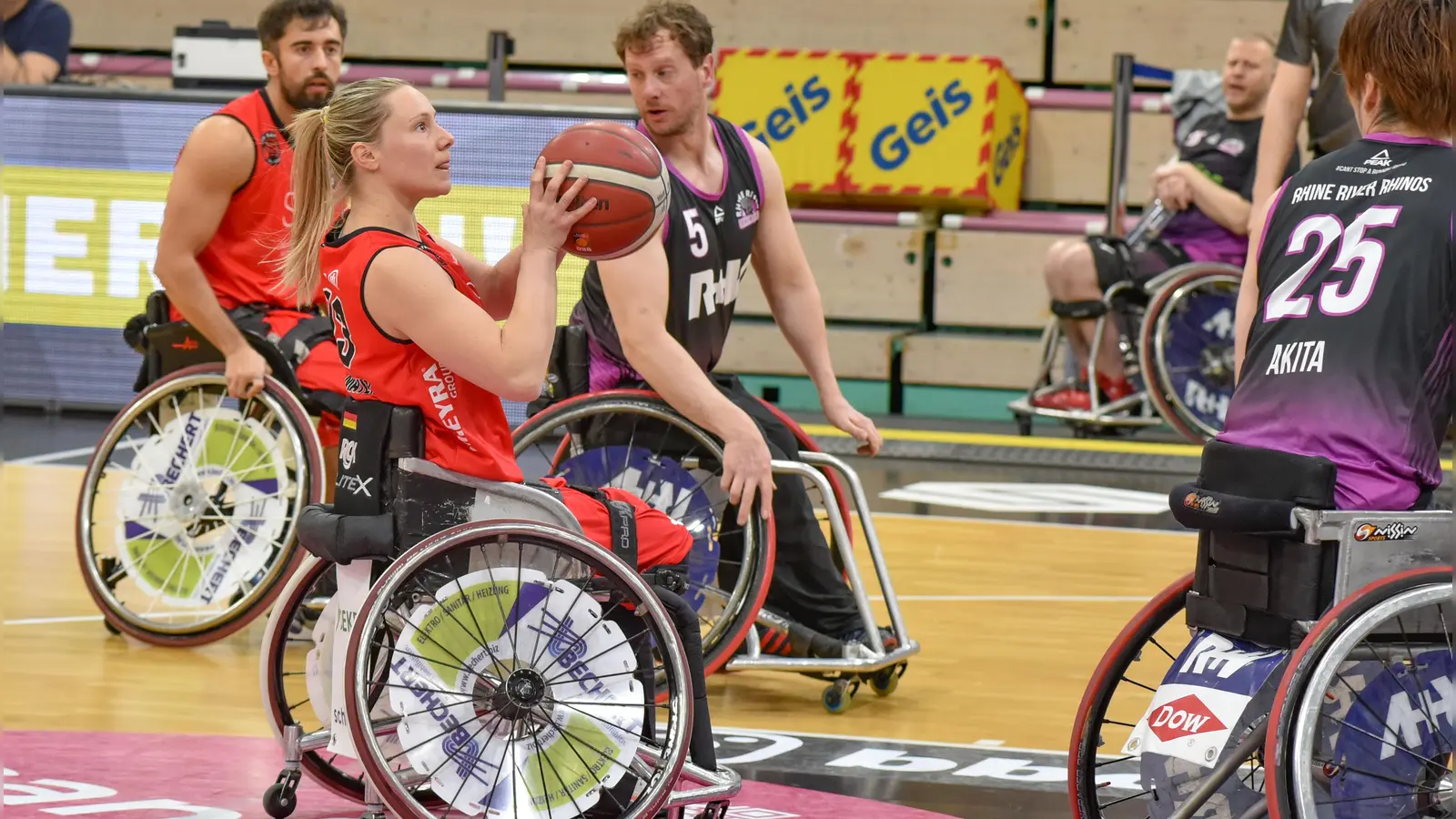 Ab dem 15. November geht das Team des RSV Bayreuth wieder auf die Jagd nach Punkten in der Bundesliga. Unser Bild zeigt eine Szene aus dem Spiel gegen den Auftakt-Heimgegner Rhine River Rhinos in der vergangenen Saison. (Foto: Archiv/Stefan Dörfler)