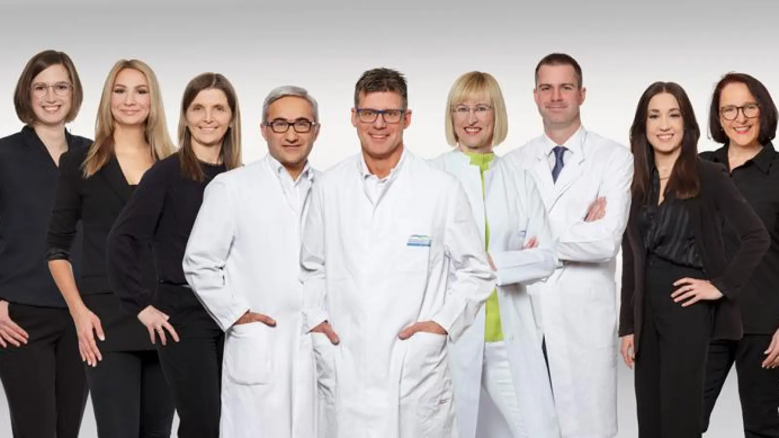 Das Team des Adipositaszentrums v.l.n.r.: Sabrina Maier, Cindy Glod, Kerstin Geigenmüller, Dr. med. univ. Parvin Maharramov, Dr. med. Oliver Ponsel, Dr. med. Karin Hüttner, Dr. (Univ. Niš) Filip Kostic, Anastasia Muserowski, Alexandra Goldbaum-Carter. (Foto: inBayreuth.de)