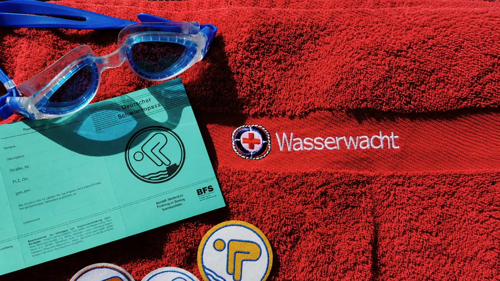 39 Schwimm- und Sportabzeichen wurden von der Wasserwacht am „Tag des Abzeichens“ im Bayreuther Kreuzsteinbad vergeben (Foto: Karin Diehl / Wasserwacht Bayreuth.)