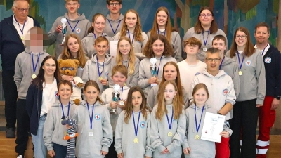 Die Teilnehmende Jugend-Mitglieder der Wasserwacht Ortsgruppe Bayreuth und ihr Trainerinnen- und Trainerteam. (Foto: Wasserwacht Bayreuth)