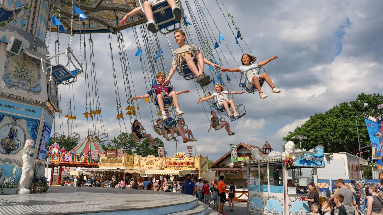 Viele Familien nutzen den Familientag auf dem Bayreuther Volksfest.  (Foto: sd)