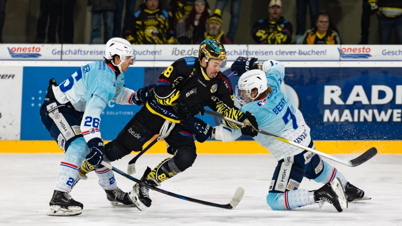 Schwer in Schieflage gerieten die onesto Tigers heute Abend bei den Heilbronner Falken (unser Foto stammt vom Spiel am 14. Dezember 2025 im Bayreuther Tigerkäfig). (Foto: Dirk Ellmer)