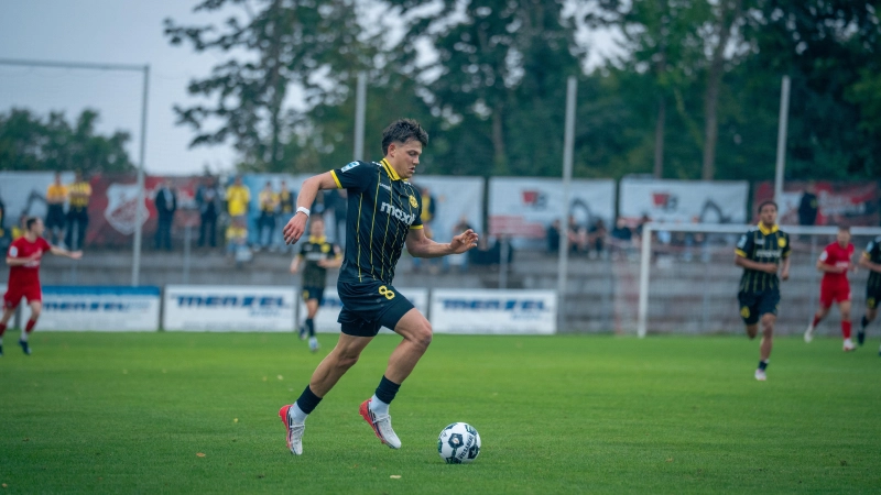 Patrick Scheder (am Ball) erzielte beide Tore für die SpVgg Bayreuth in der regulären Spielzeit im Pokalspiel beim TSV Aubstadt. (Foto: SpVgg Bayreuth/Simon Helfensdörfer)