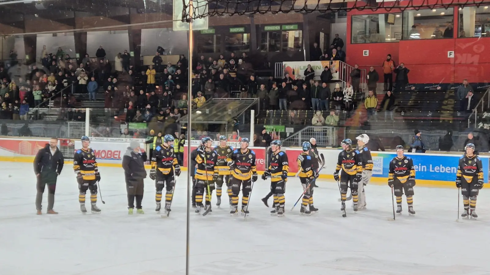 Nach dem Spiel wurden die Tigers von den Fans gefeiert. (Foto: Denise Preiss)