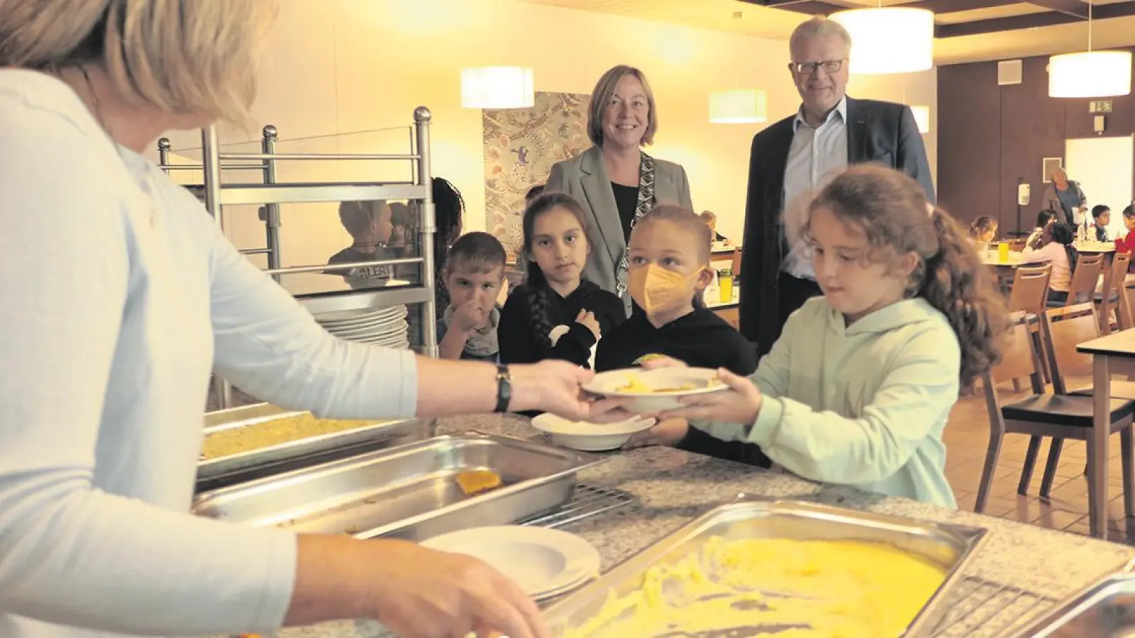 Die Kinder der Graserschule essen mittags derzeit im Festspielhaus. (Foto: Munzert)