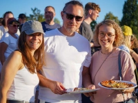 Die Sportfreunde Stiller haben beim Seebühnenfestival in der Wilhelminenaue für einen stimmungsvollen Konzertabend gesorgt. (Foto: sd)