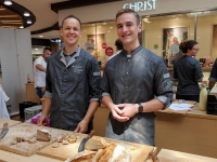 Insgesamt sieben handwerkliche Bäckereibetriebe präsentierten rund 60 Brote und stellten sich dem fachkundigen Urteil von Brot-Sommelier Manfred Stiefel. (Foto: sd)