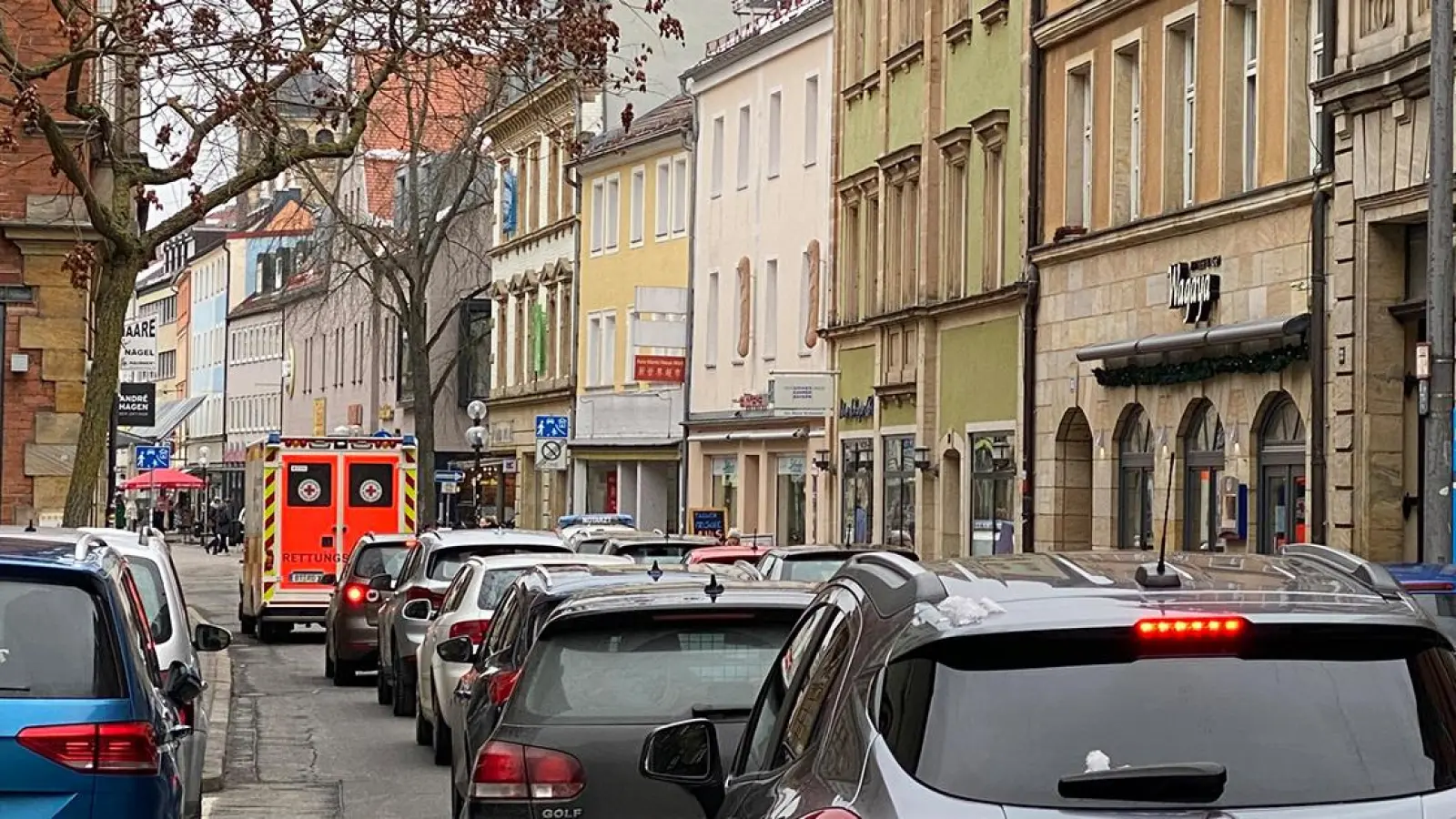 Medizinischer Notfall in Bayreuth: Verkehr in Innenstadt massiv beeinträchtigt (Foto: Lenkeit)