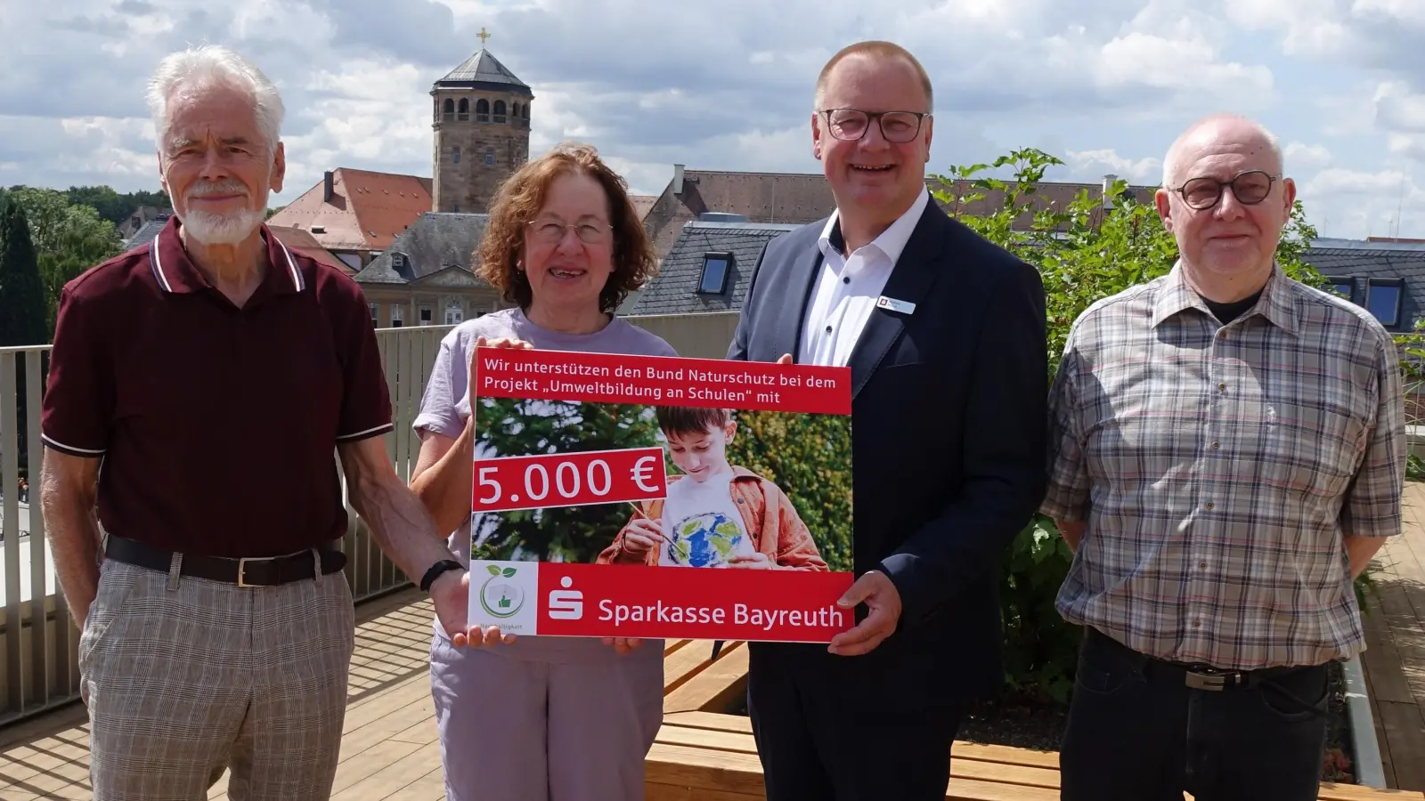 V.l.: Schatzmeister Reimund Frieß, Co-Vorsitzende Prof. Dr. Sigrid Liede-Schumann, Wolfram Münch Vorstandsvorsitzender der Sparkasse Bayreuth, Leiter der Geschäftsstelle des BUND Dr. Johannes Lüers. (Foto: red )