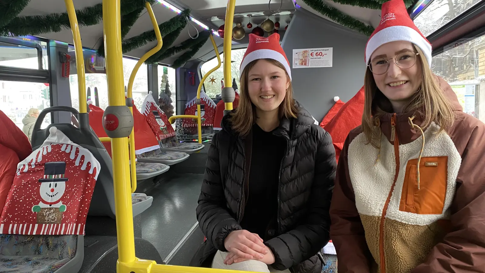 Der Weihnachtsbus ist ab sofort im Stadtgebiet unterwegs.  (Foto: Mohr )