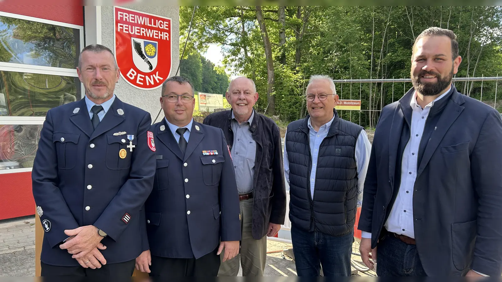 V.l. Andreas Müller, 1. Vorsitzender Feuerwehr Benk, Udo Müller, 1. Kommandant, Architekt Berthold Just, Ingenieur Hans-Bertram Möhrlein und Bürgermeister Christian Brunner.  (Foto: jm)
