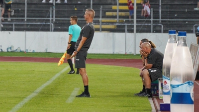 Trainer Marek Mintal kam mit seinen Altstädtern bei der U23 seines Ex-Vereins 1. FC Nürnberg zwar zunächst etwas ins Schwanken, letztlich reichte es aber für ein 2:2-Unentschieden. (Foto: Archiv/Stefan Dörfler)