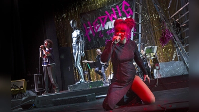Cornelia Löhr (Yitzhak), Ralf Wunschelmeier (Bass), AMY (Hedwig)<br> (Foto: Harald Dietz)