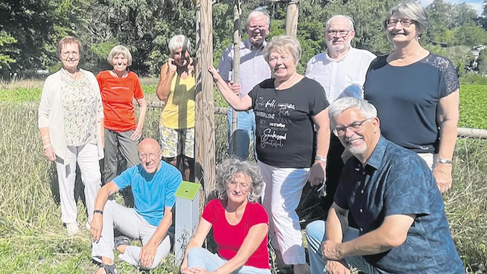 Diese Seniorinnen und Senioren haben ihr Lebensmodell gefunden. Sie bilden eine Wohngemeinschaft. Im Mai wird das Haus am Stuckberg<br>bezogen. (Foto: Gert-Dieter Meier)