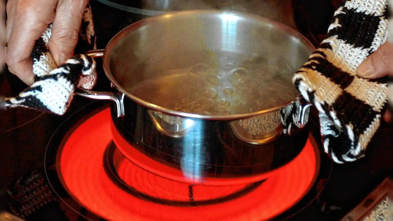  Anwohner im Bereich Neuhof (Teilbereich), Lobensteig, Penzenreuth und Pertenhofsollen sollen ihr Trinkwasser abkochen. Foto: red (Foto: red)