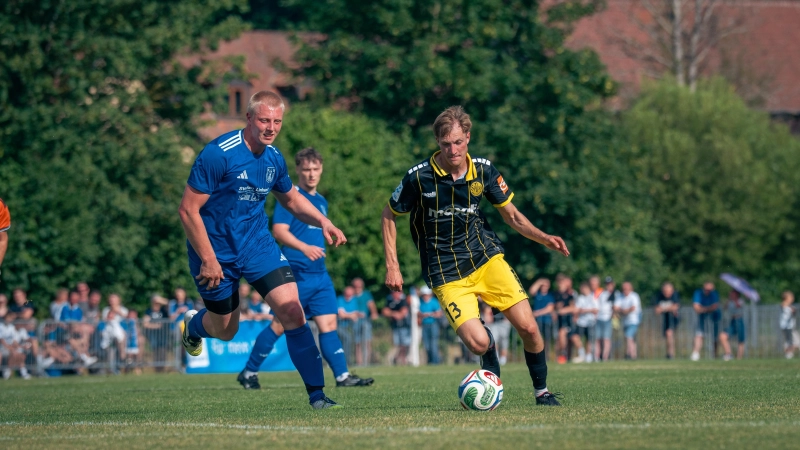 Levi Kraus (am Ball) erzielte das 4:0 für die Altstadt bei Bavaria Waischenfeld. (Foto: SpVgg Bayreuth/Simon Helfensdörfer)