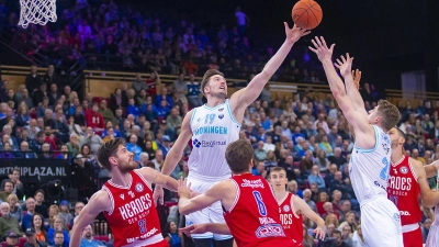 BBC-Neuzugang Willem Brandwijk (zweiter von links, hier noch im Trikot seines Ex-Vereins Donar Groningen) wird bereits am heutigen Sonntag Nachmittag für den Bayreuther Zweitligisten beim Auswärtsspiel in Gießen auflaufen. (Foto: Donar Groningen)