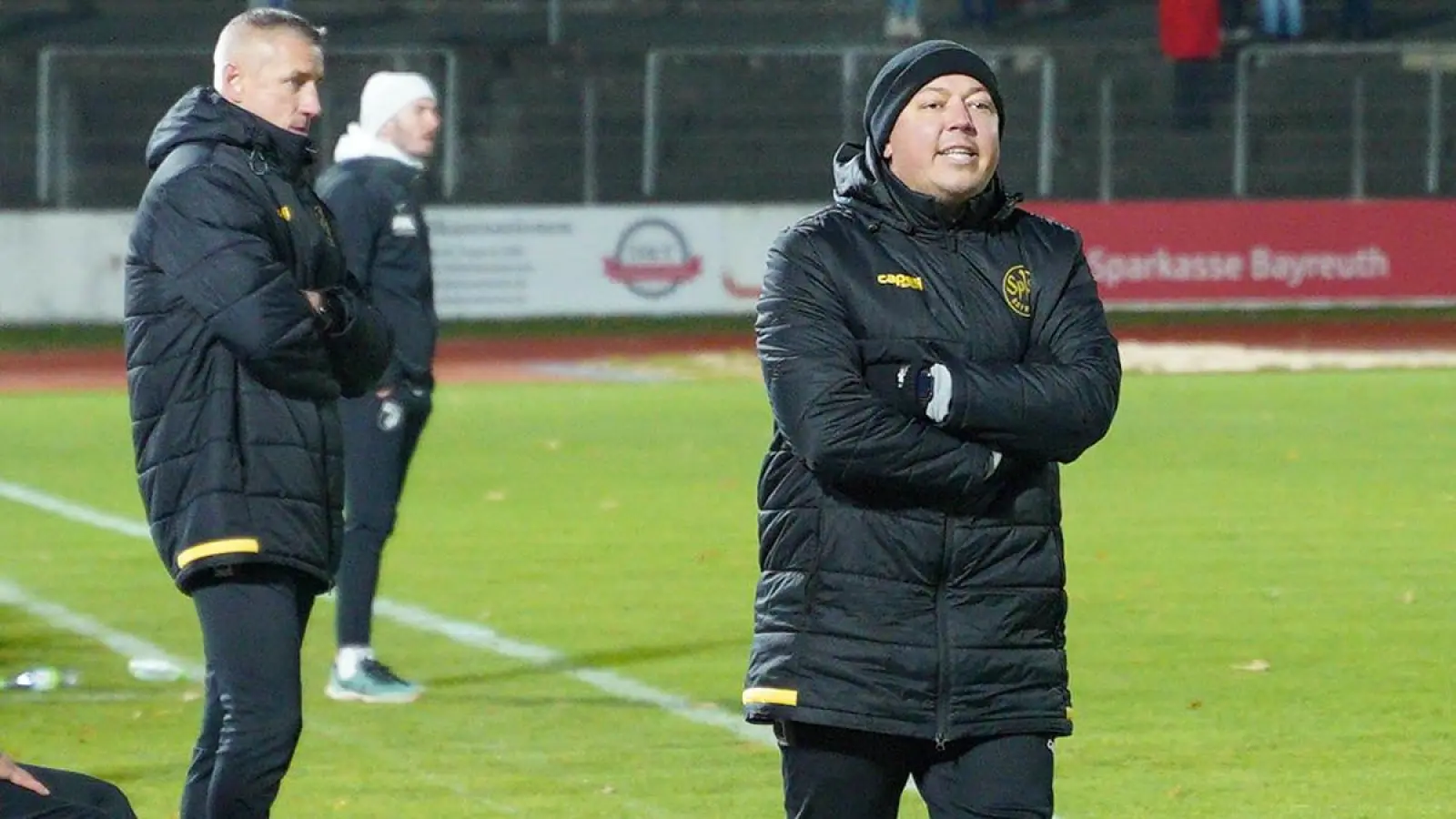 Lukas Kling (vorne) hat als Interimstrainer von Marek Mintál (Hintergrund) übernommen. Am Samstag spielt die SpVgg Bayreuth gegen Fürth II. (Archivbild: Dörfler)
