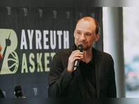 Zum Ausklang der Spielzeit 2024/25 lud der BBC Bayreuth seine Wegbegleiter ins Porsche Zentrum Bayreuth ein.  (Foto: Thorsten Ochs )