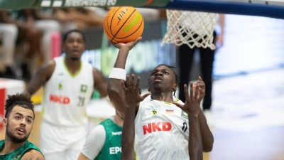 Joshua Bonga (am Ball) war bester Bayreuther Spieler bei der Partie in Koblenz. (Foto: EPG Baskets Koblenz/Angel King)