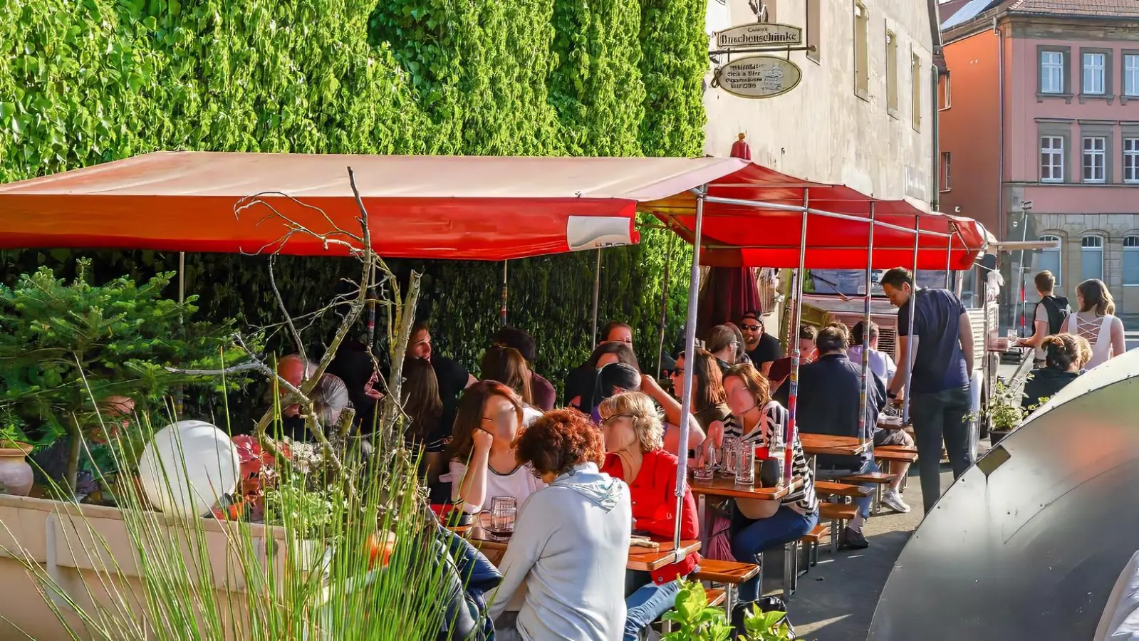 Schrollengässer Kerwa in Bayreuth: Fünf Tage fränkische Spezialitäten, Musik und Stadtgeschichte rund um die Bäckerei Lang. (Foto: red)