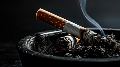 Eine Zigarette im Aschenbecher. (Archivbild: pixabay/gugacurado)