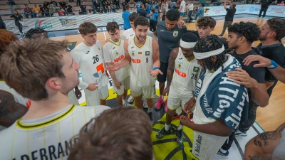 Zusammenhalt von Mannschaft und Fans ist gefordert, um gegen die Orange Academy Ulm den ersten Saisonsieg in der ProA zu erreichen. (Foto: Thorsten Ochs/ochsenfoto.de)
