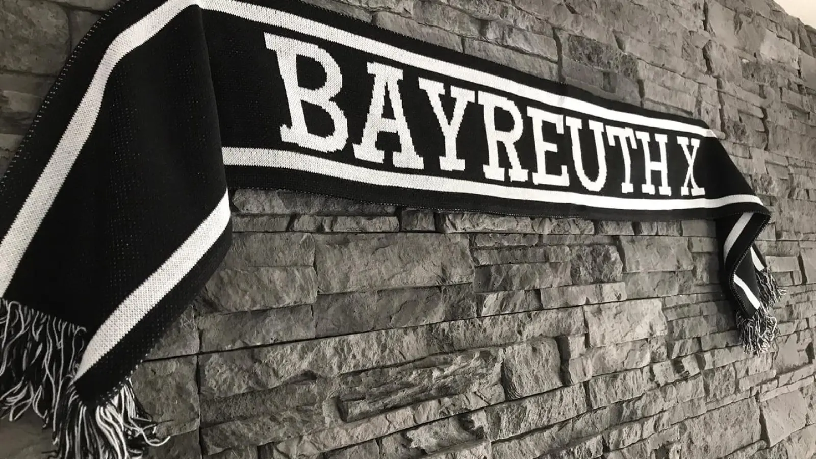 medi bayreuth: „Einer für alle, alle für einen” (Foto: Bayreuth X Facebook)