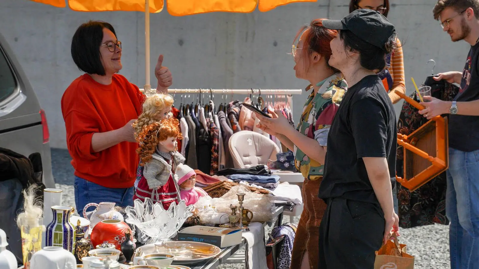 Schnäppchenjäger und Verkäufer glücklich (Bildergalerie) (Foto: Stefan Dörfler)