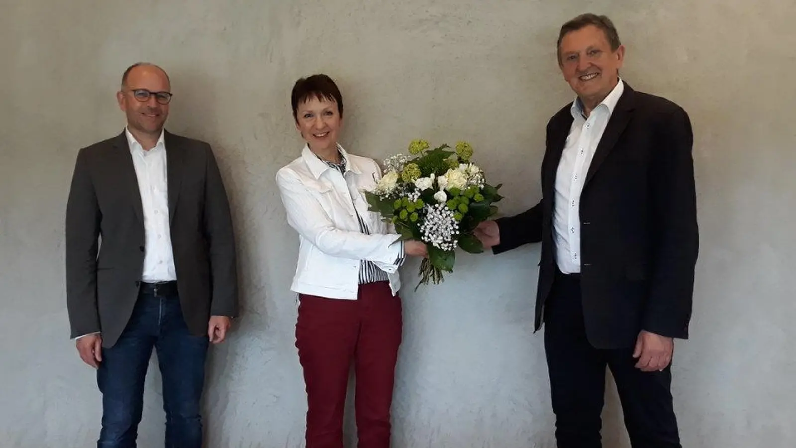 Ltd. Verwaltungsdirektor Daniel Frieß, die scheidende Stv. Landrätin Christa Reinert-Heinz und scheidender Landrat Hermann Hübner (v.l.n.r.) (Foto: red)