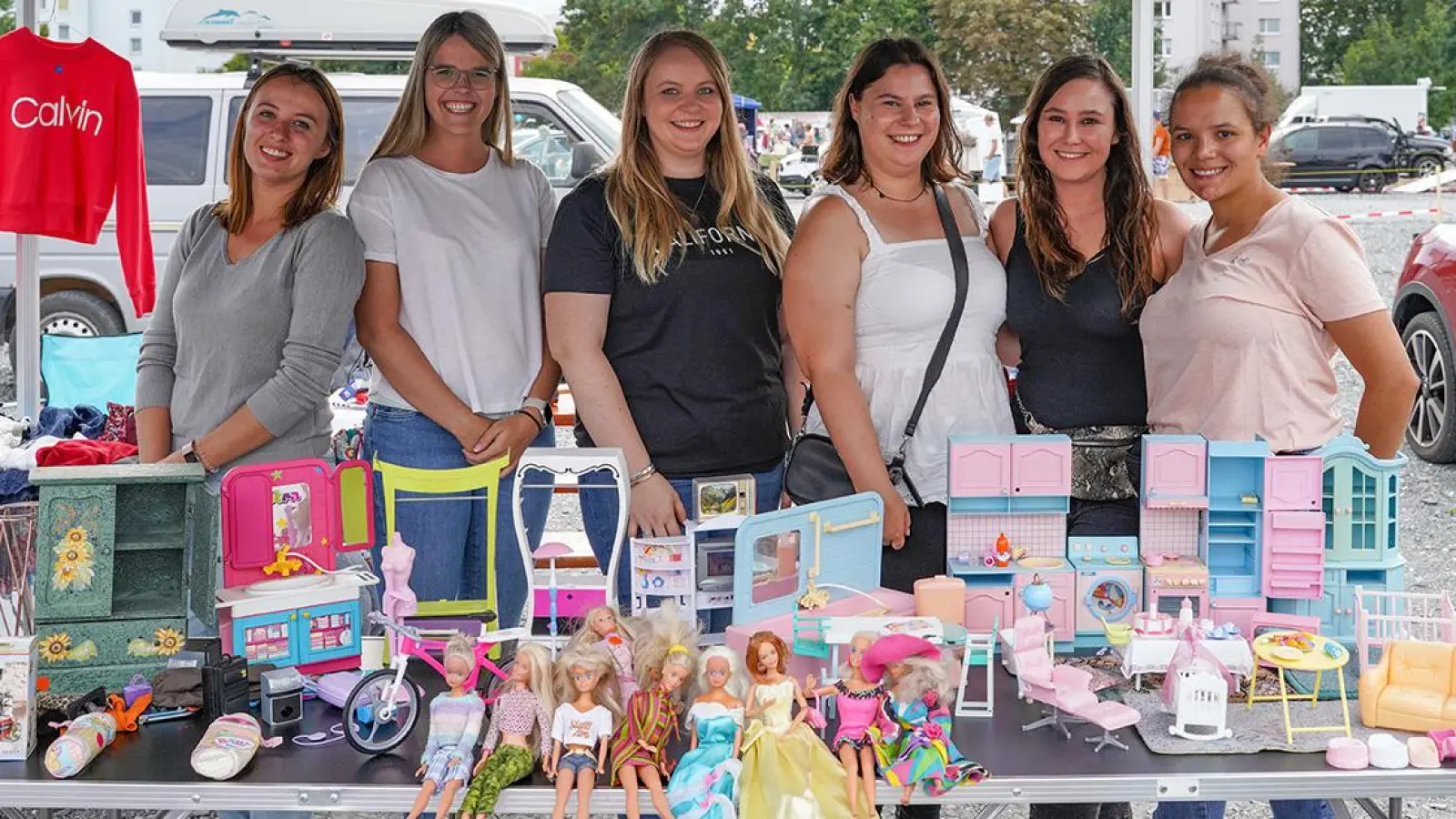 Flohmarkt am Volksfestplatz (Foto: Dörfler)